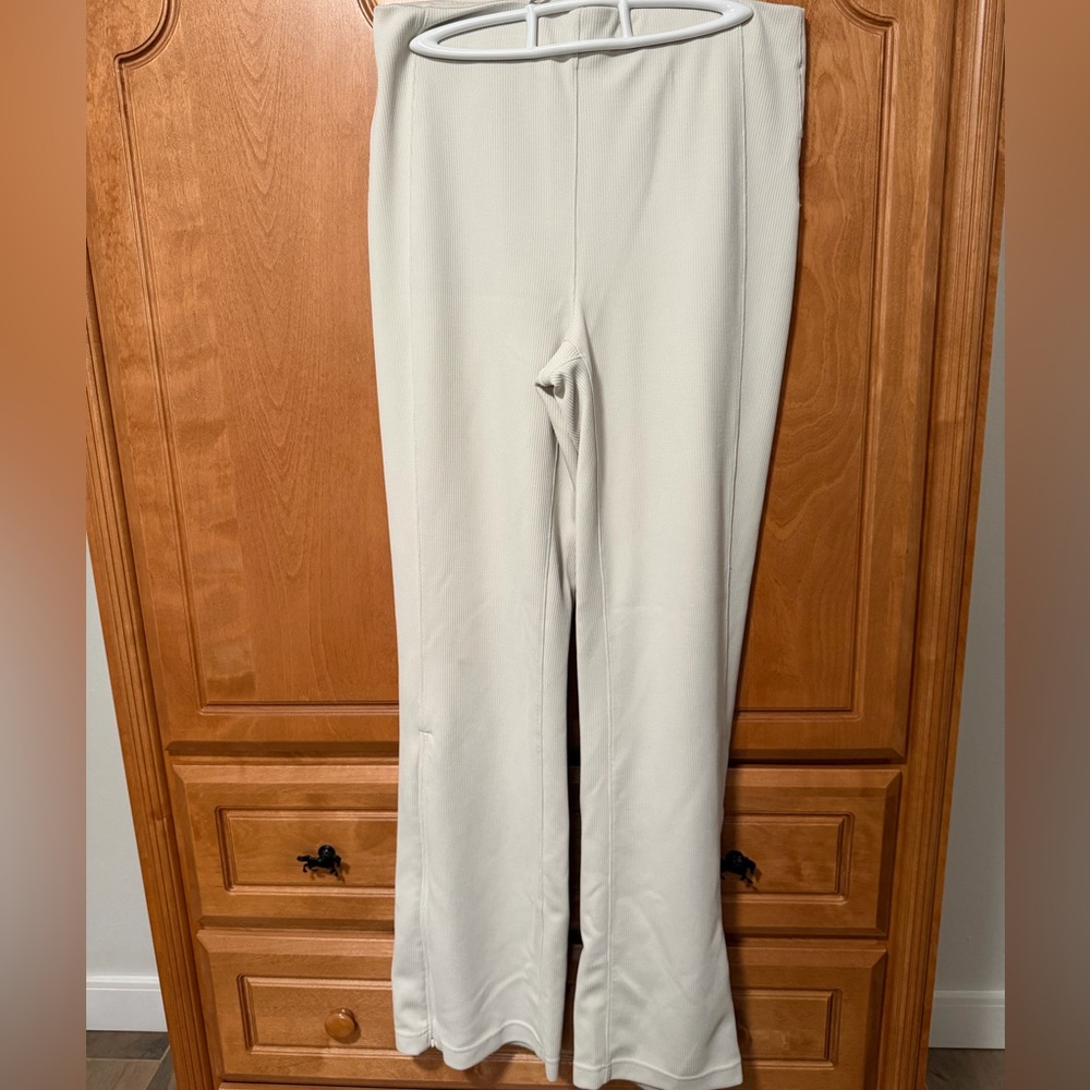 Ribbed softstreme flared pant white size 10 lululemon